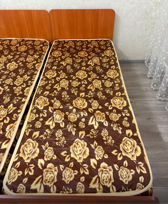 Кровать с матрасом