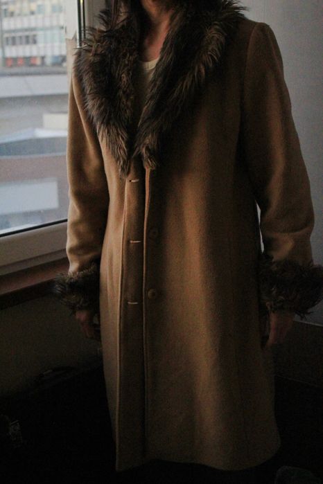 Палто с пухена яка