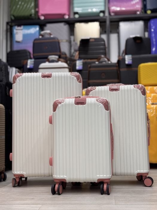 Чемоданы из  пластика противоударные