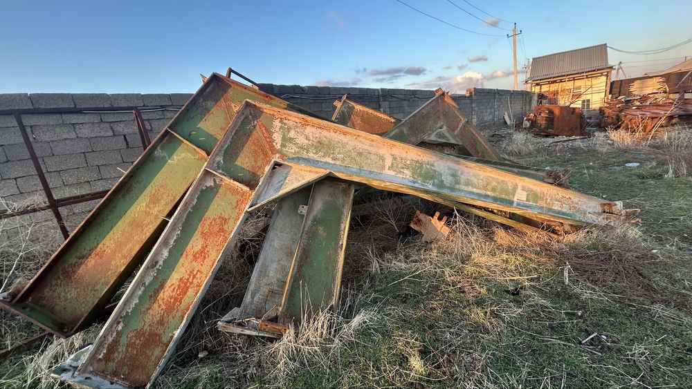 Продается металичесские фермы на болтах