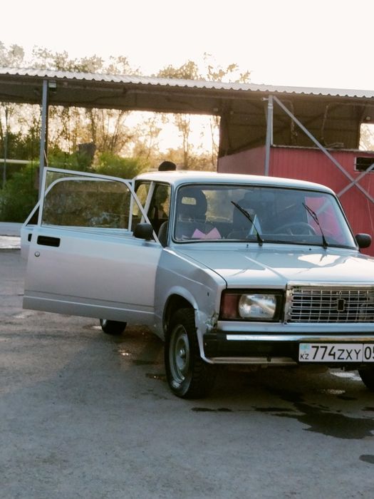 Машина лада 2107