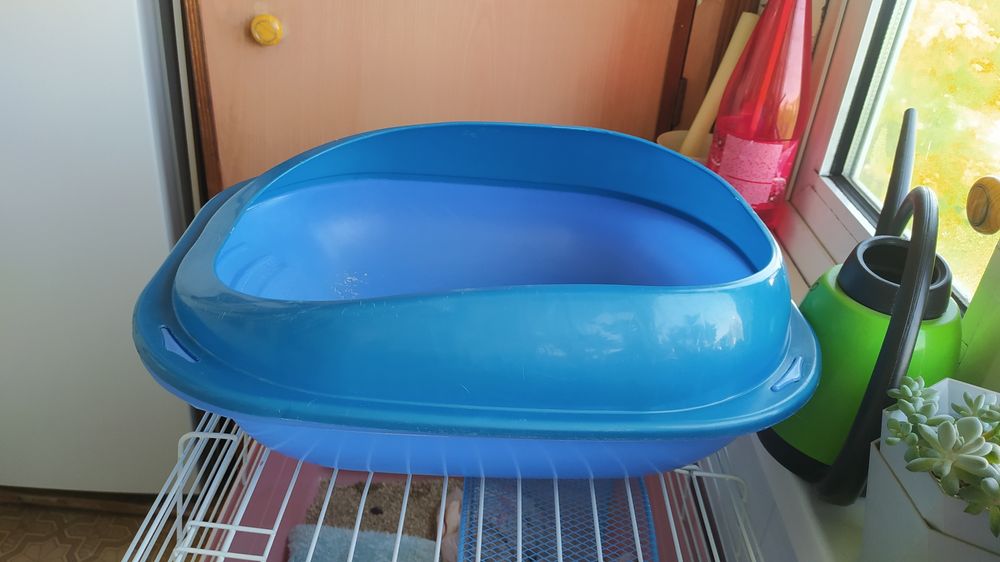 Продаётся лоток.