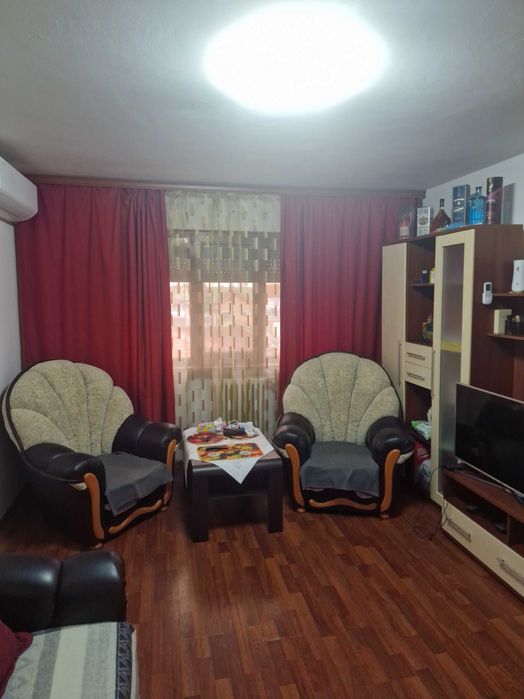 Apartament 2 camere semidecomandat, etaj 2,Aleea Farului.
