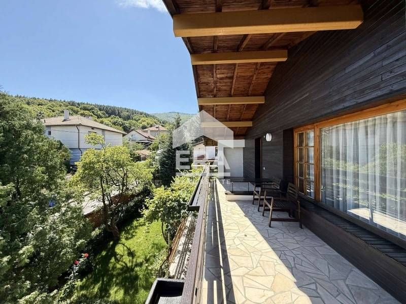 Чаровна къща с голям красиво озеленен двор под наем в кв. Симеоново