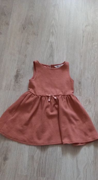 Продавам рокли за момиче