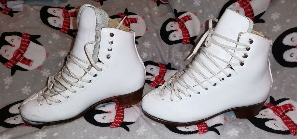 Patine artistice fara lame, stare foarte buna marimea 35/36 doar ghete