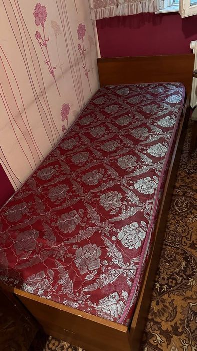 Кровать б/у чистая