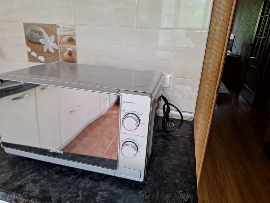 Микроволновка Midea