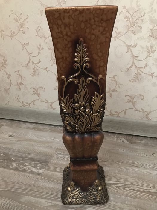 Красивые большие кувшины