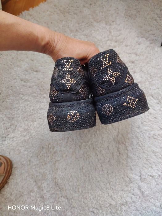 Vand pantofi sport  model Louis Vuitton