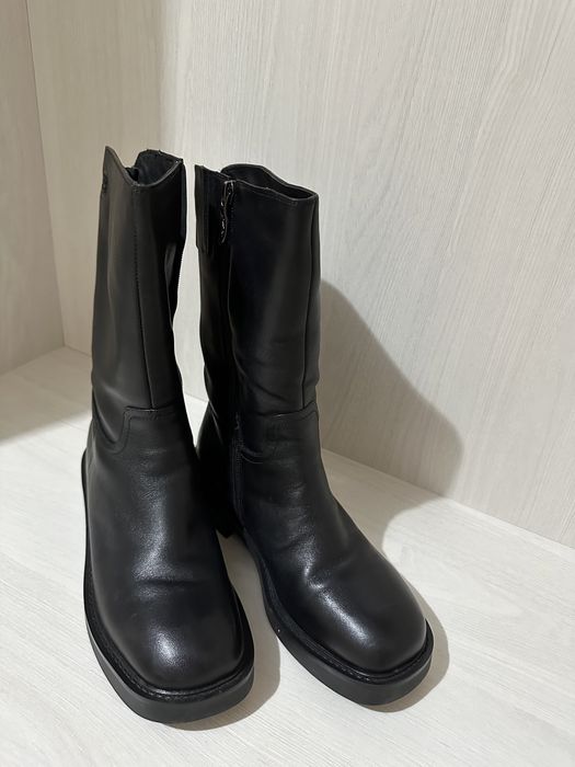 Испаниялық брендтен етік.