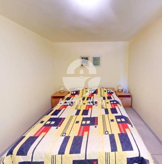 Просторна четириетажна къща с 8 спални във вилна зона „Зора"