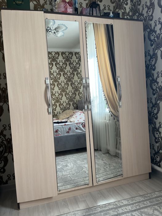 Продам  шифоньер. Комод зеркало &