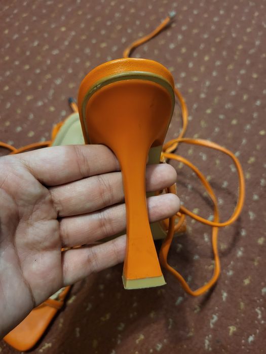 Продаются босоножки