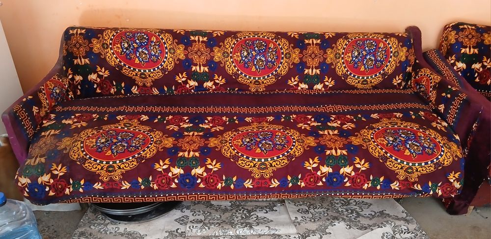 Divanlar sotiladi