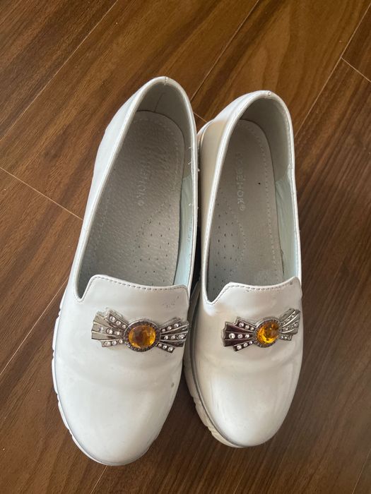 Обувь для девочки 35 размер.