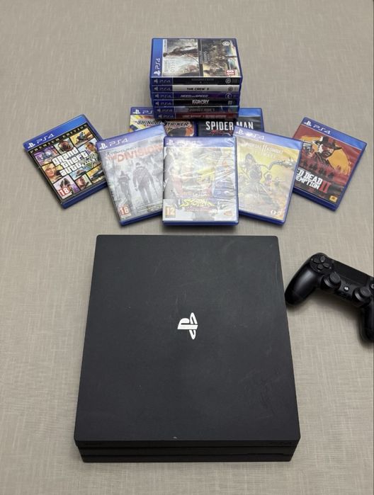 Ps4 slim întro stare foarte buna