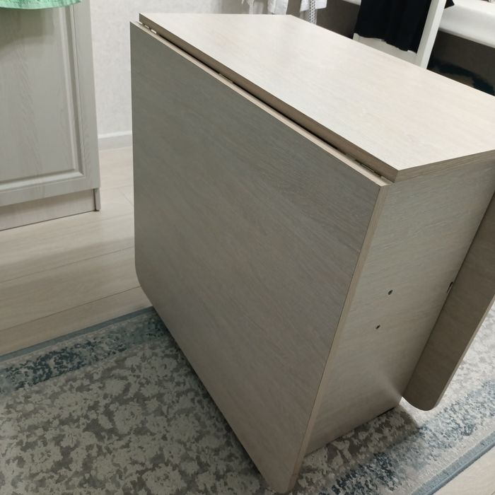 Продам стол книжка