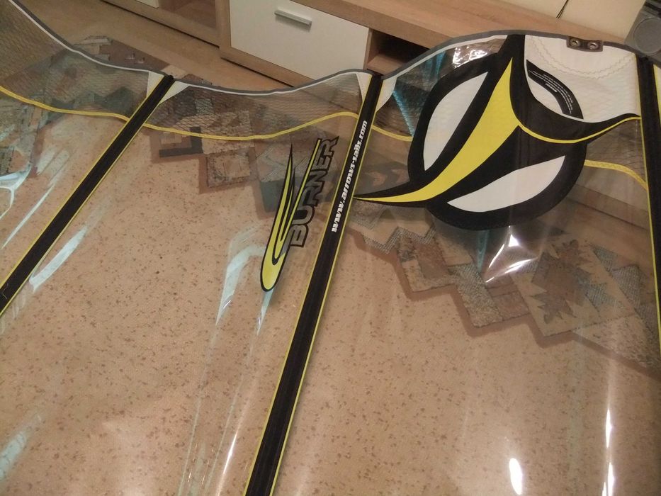 Платно ветрило за уиндсърф