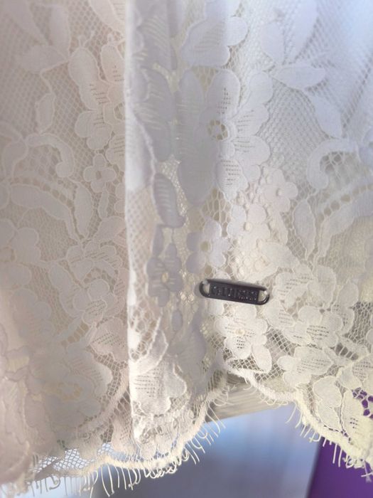 Рокля GUESS, размер XS, гр. обиколка 80см, от мишница до долу 60см.