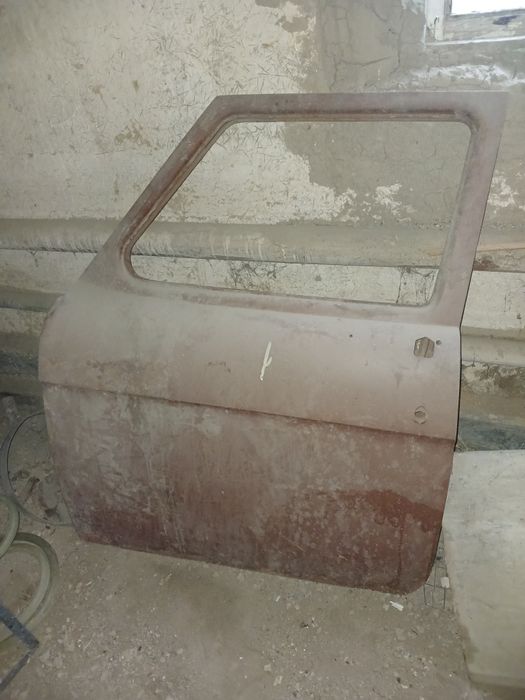 Газ 21  3 двери и одно задняя крыло