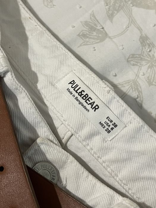 Бели дънки Bershka 38