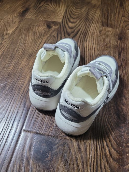 Продаю фирменные детские кроссовки от MLB