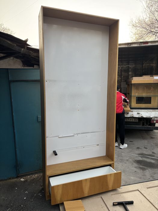 Продам шкаф витрину стеллаж