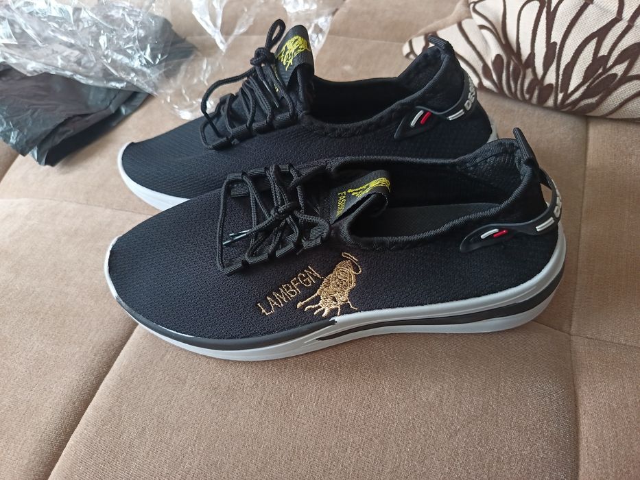 Кроссовки лёгкие