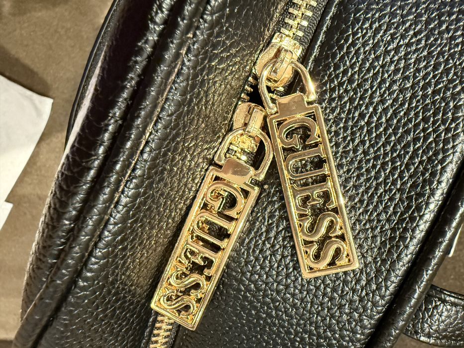 Дамска раница Guess