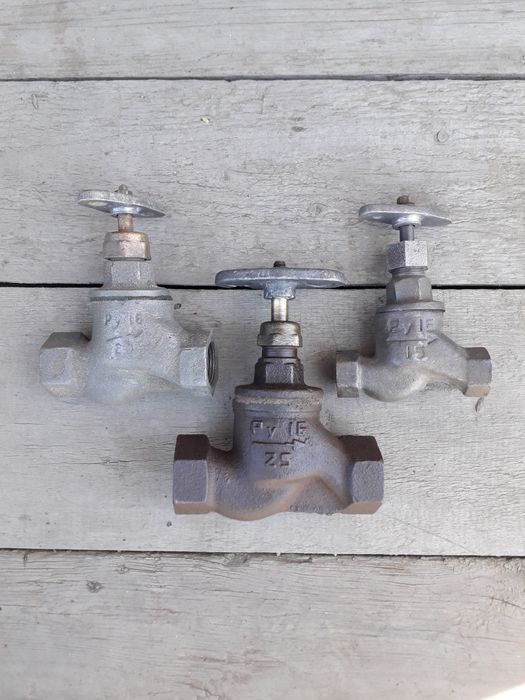 Продаются краны чугунные