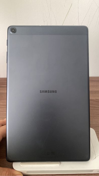 Продам планшеты :Айпад 6 , Самсунг таб А