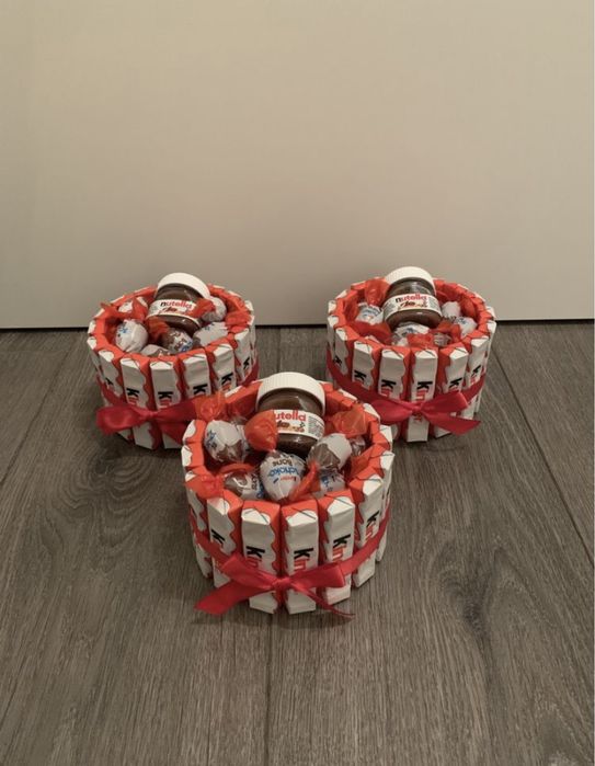 Tort din dulciuri ambalate