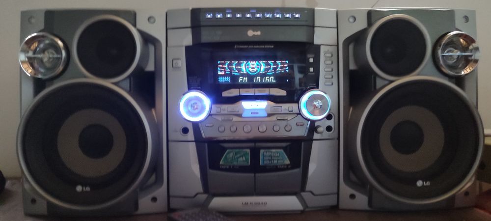 Продам музцентр LG