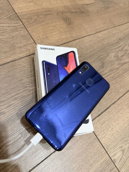 Продам сотовый телефон самсунг А20