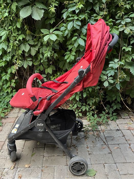 Коляска прогулочная Joie Pact