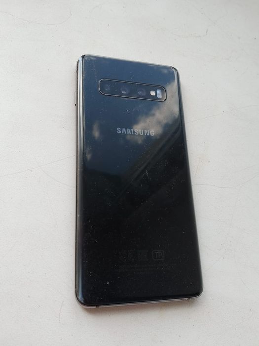 Продам Samsung S10 (Мерцает экран)
