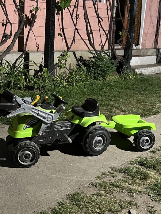 Vand tractoras cu remorca copii 2-5 ani