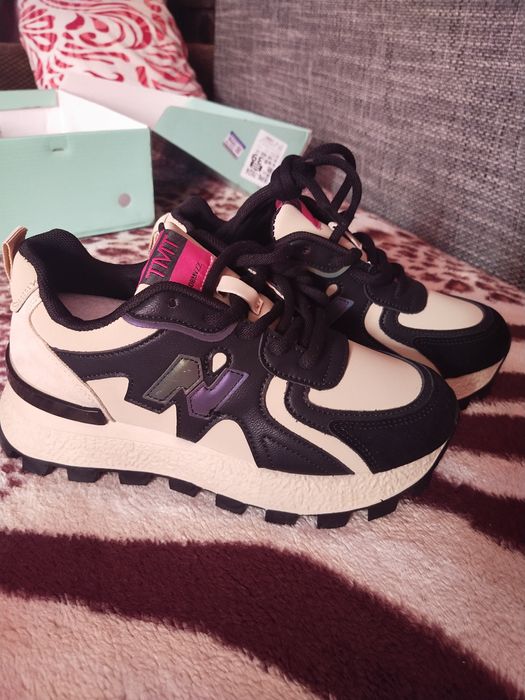 Кросовки новые за 10 000