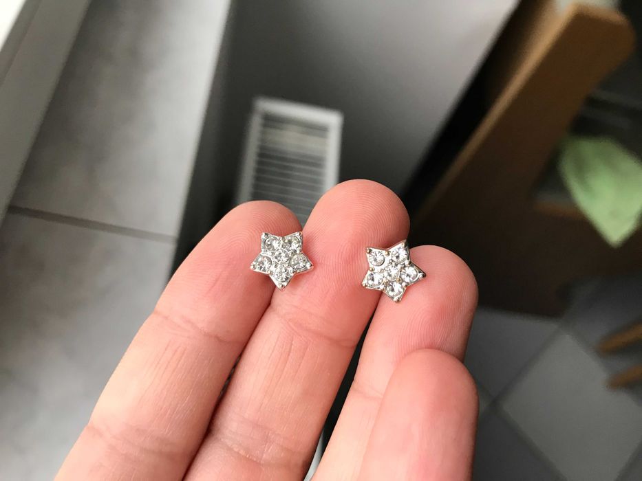 Cercei cu șurub în formă de steluță argintie