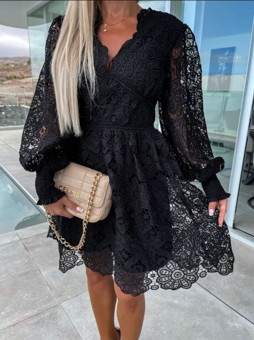 Прекрасна дантелена рокля