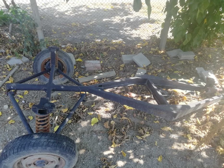Продавам шаси от каравана