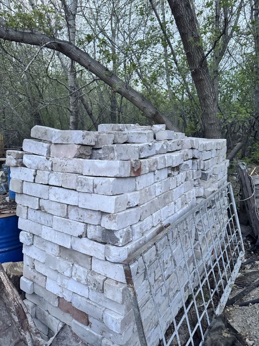 Продам кирпичи  целые 1500 тыс