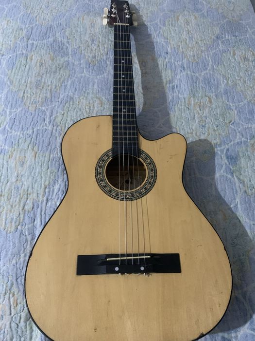 Продам гитару.