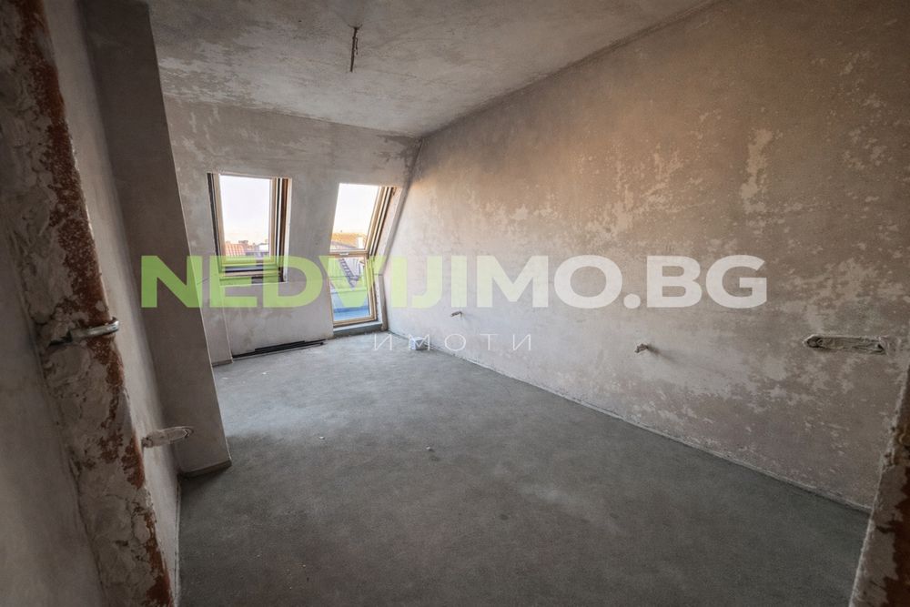 Продава се Четиристаен апартамент в Варна, Окръжна болница - 184 кв.м за 969 €/кв.м - Снимка #8