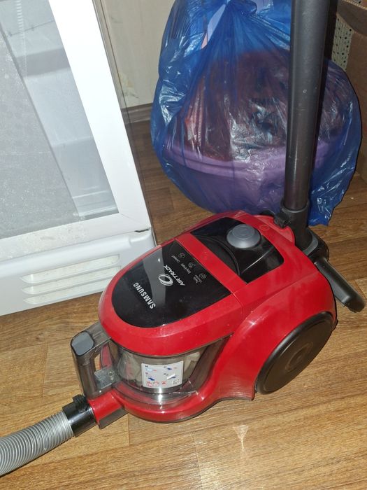 Срочно продам пылесос в хорошем состоянии