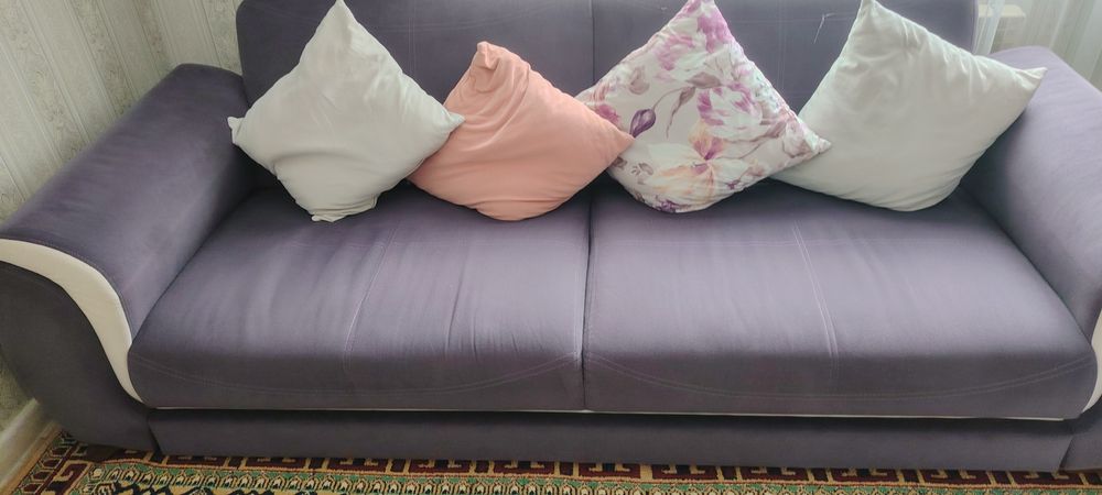 Продам диван в прихожую