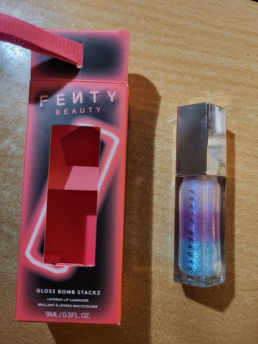 Fenty beauty  новият блестящ гланц Stackz Layered Lip Luminizer