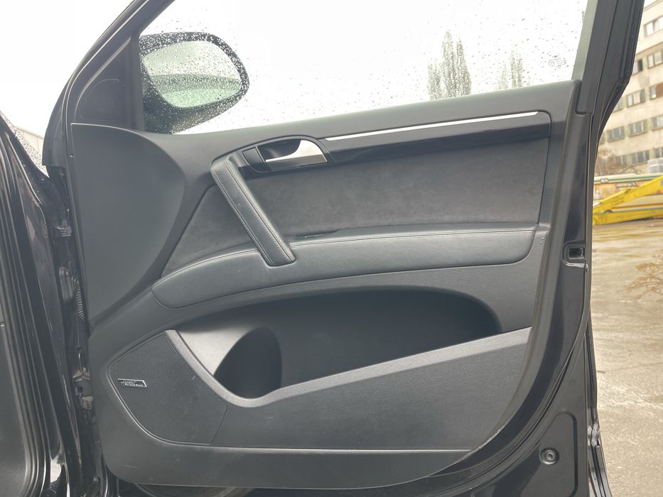 На части Ауди Q7 4L фейса 3.0TFSI 333кс shadow line 7 места