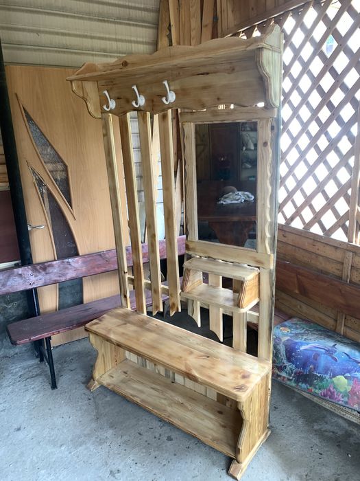 Продам прихожку вешалку